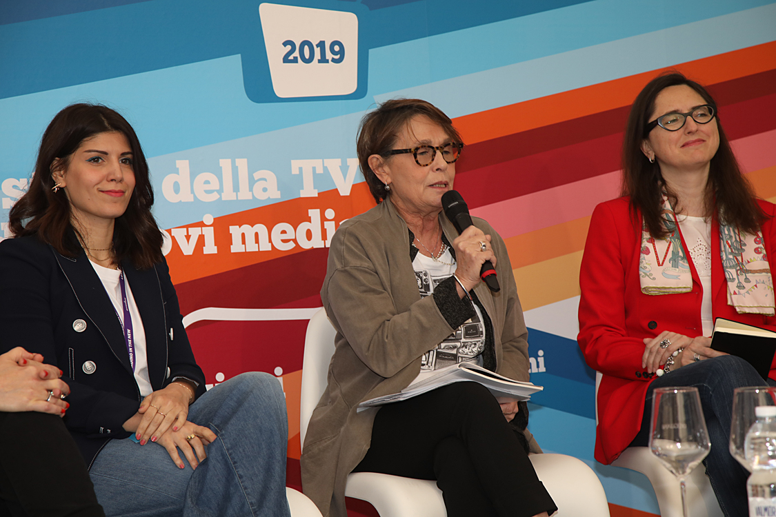 Festival della TV e dei Nuovi Media 2019_104.jpg - Il Ruolo della donna nel mondo dei media: contenuti, rappresentanza e stereotipi La responsabilizzazione dei produttori televisivi, degli editori e, più in generale, di chi lavora nell’industria dei media  deve concorrere ad affrontare i problemi degli stereotipi al femminile per una rinascita  sociale della donna grazie alla grande potenza comunicativa dei media.In collaborazione con Women in Film, Tv & Media Italia Giulia Blasi, Mussi Bollini, Daniela Collu, Astrid De Berardinis, Simona Ercolani, Raffaella Masoero con Alessandra Comazzi